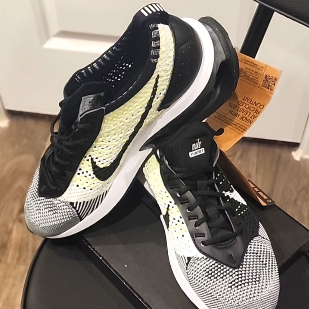 Nike Air Max Fly Knit‎ Racer- Black/Bolt/White - Picture 13 of 15